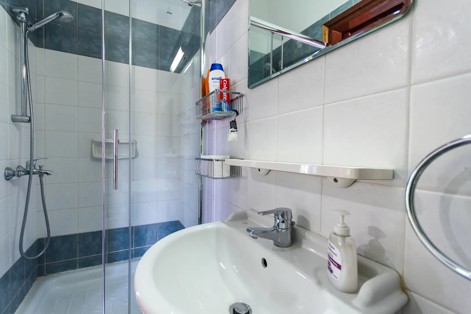 En-suite bathroom with shower