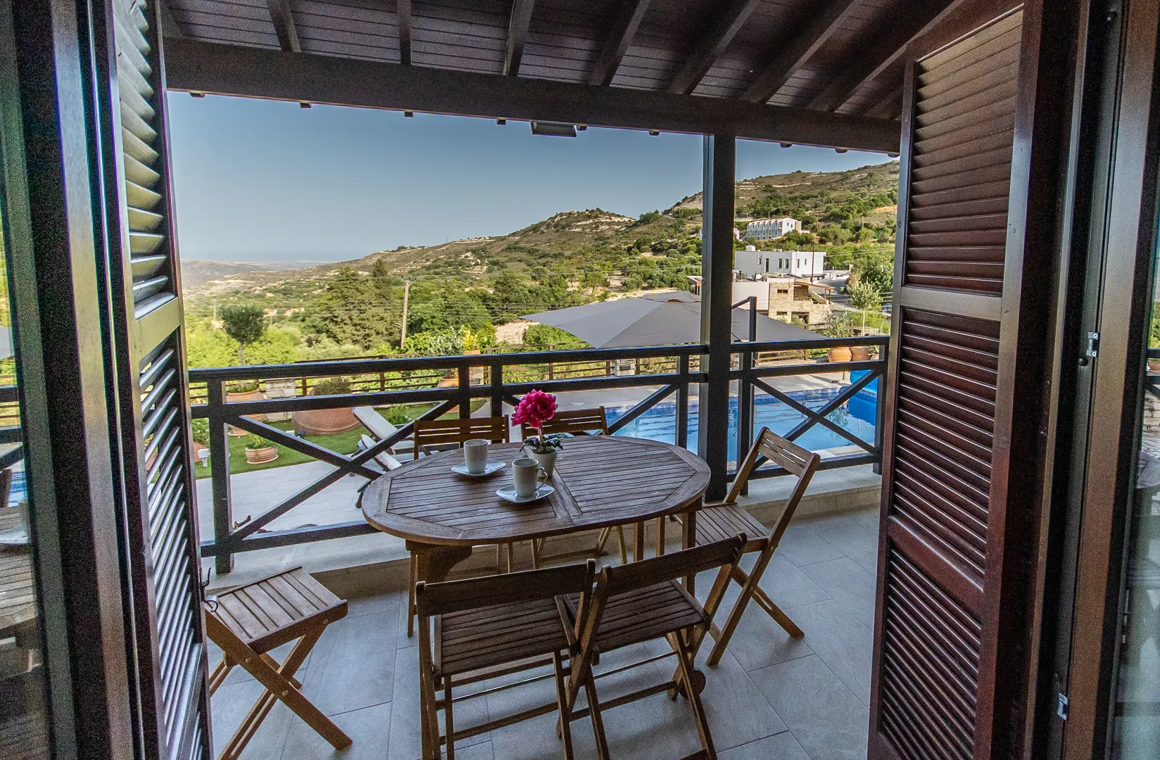 Balcony table with view over the hills